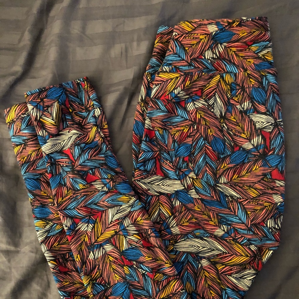 Lularoe legging feathers